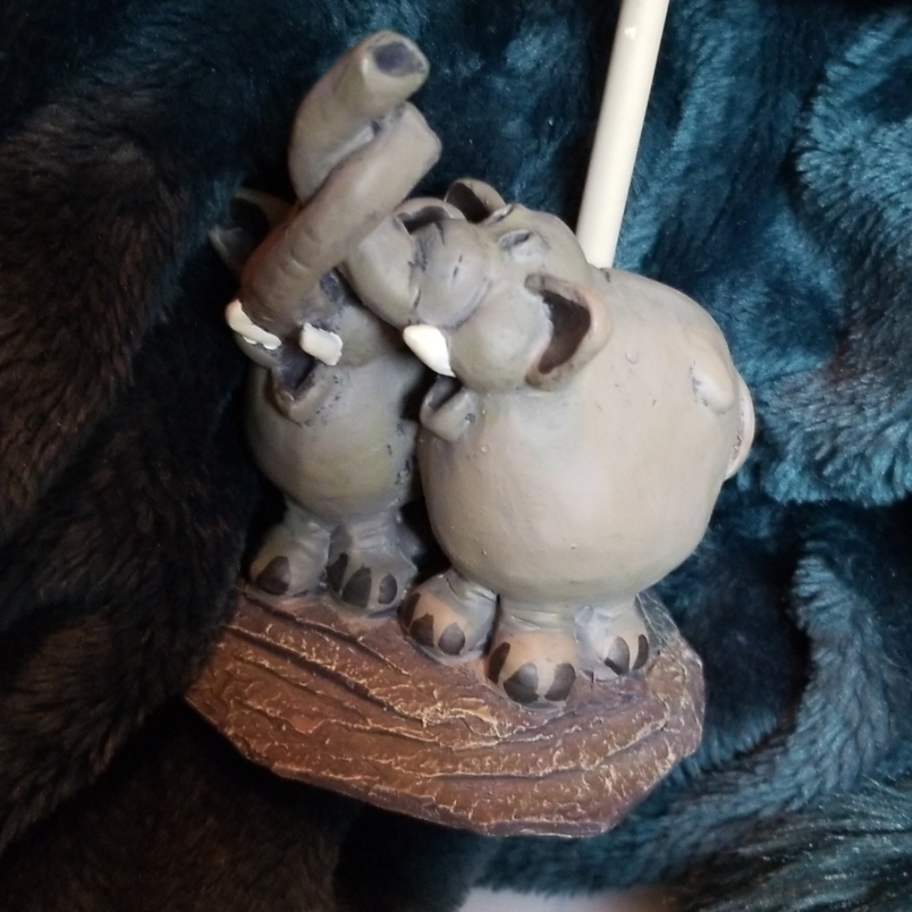 Elephant resin tealight holder - Picture 4 of 5